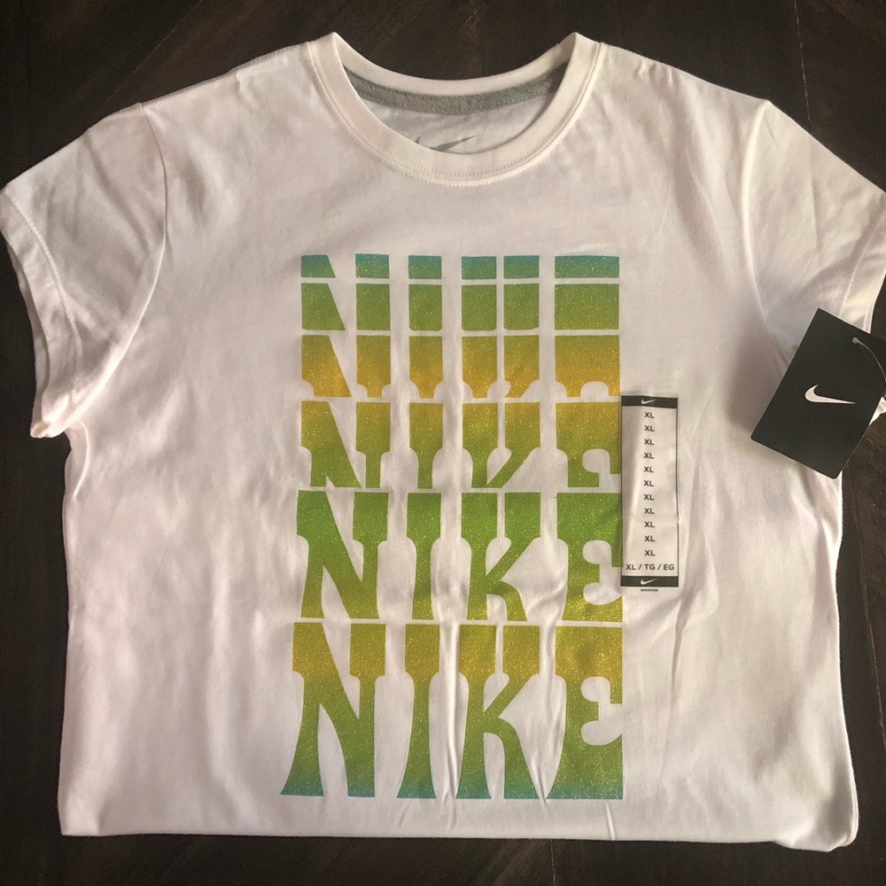 NEW Nike T-shirt - white - girls XL retro graphic